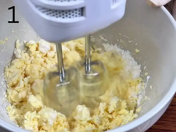 Mix butter and icing sugar until creamy