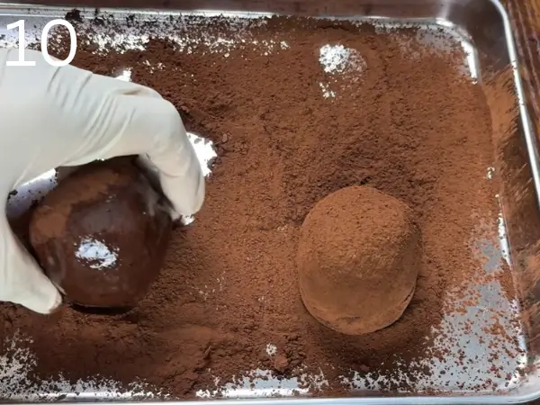 coating Korean marshmallow chocolate cookies in cocoa powder
