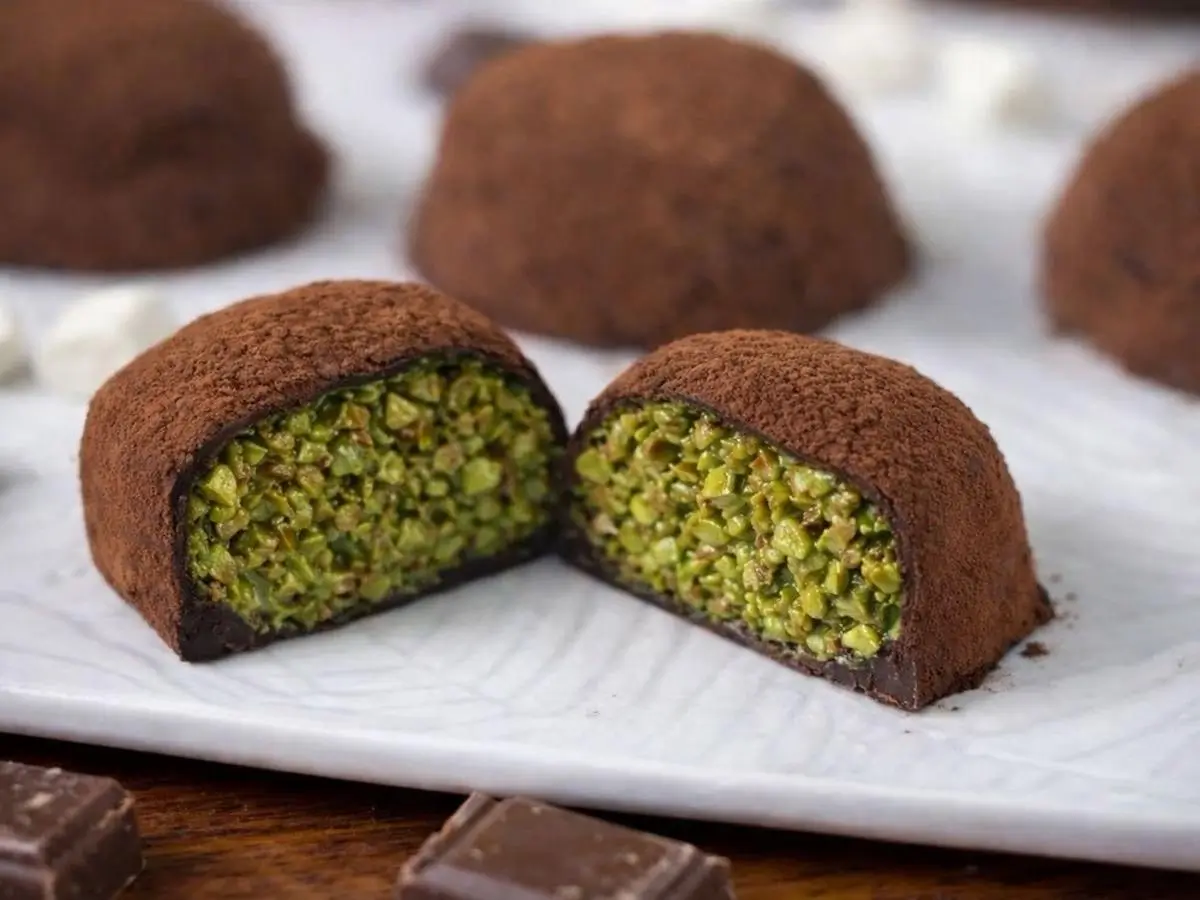 Korean marshmallow chocolate cookies with pistachio filling